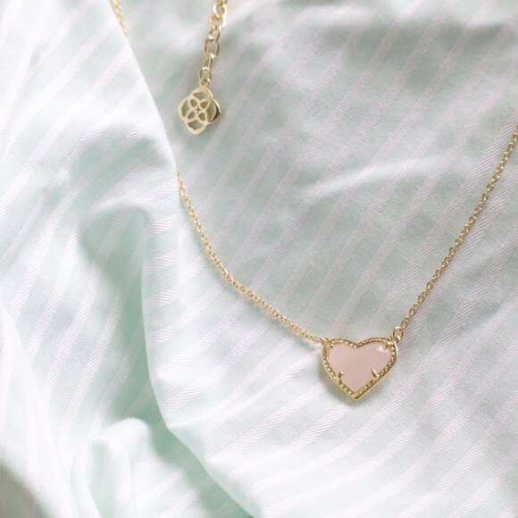 Kendra Scott Ari Heart Gold Rose Quartz Necklace - Picture 2 of 2